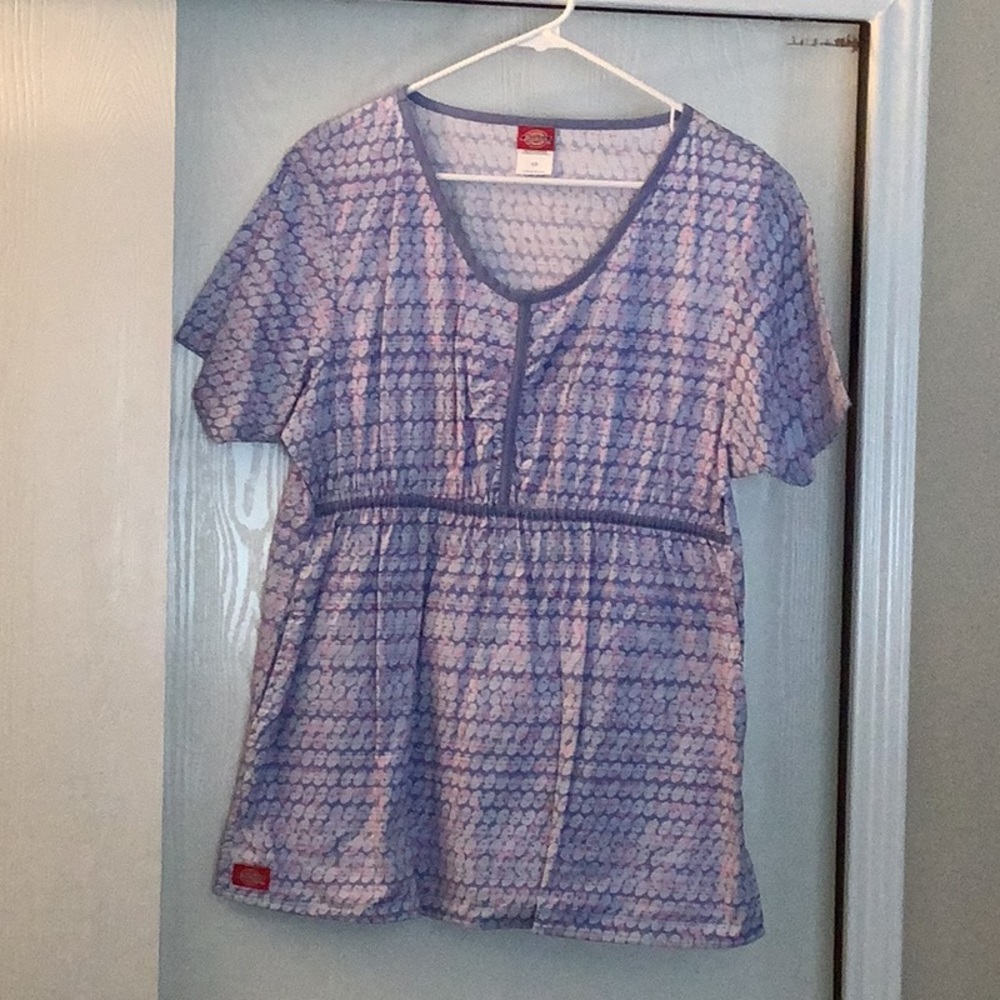 Dickies women’s scrub top
